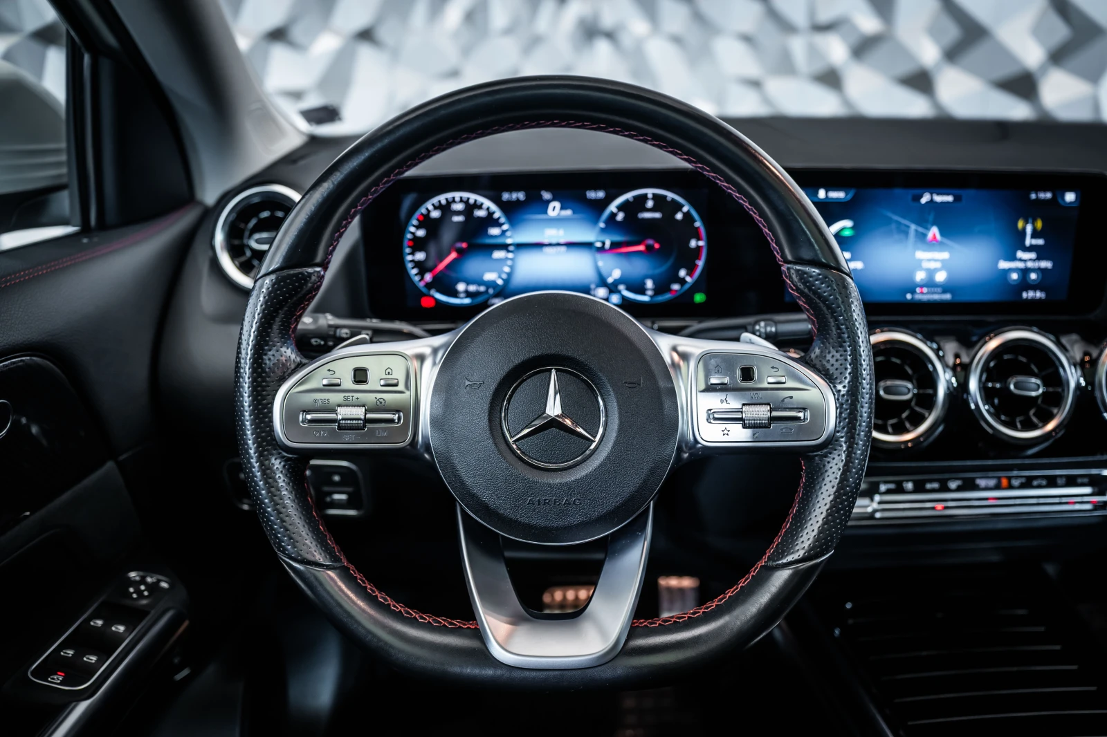 Mercedes-Benz GLA 220 d 4M AMG* Pano* Camera, снимка 11 - Автомобили и джипове - 55529089