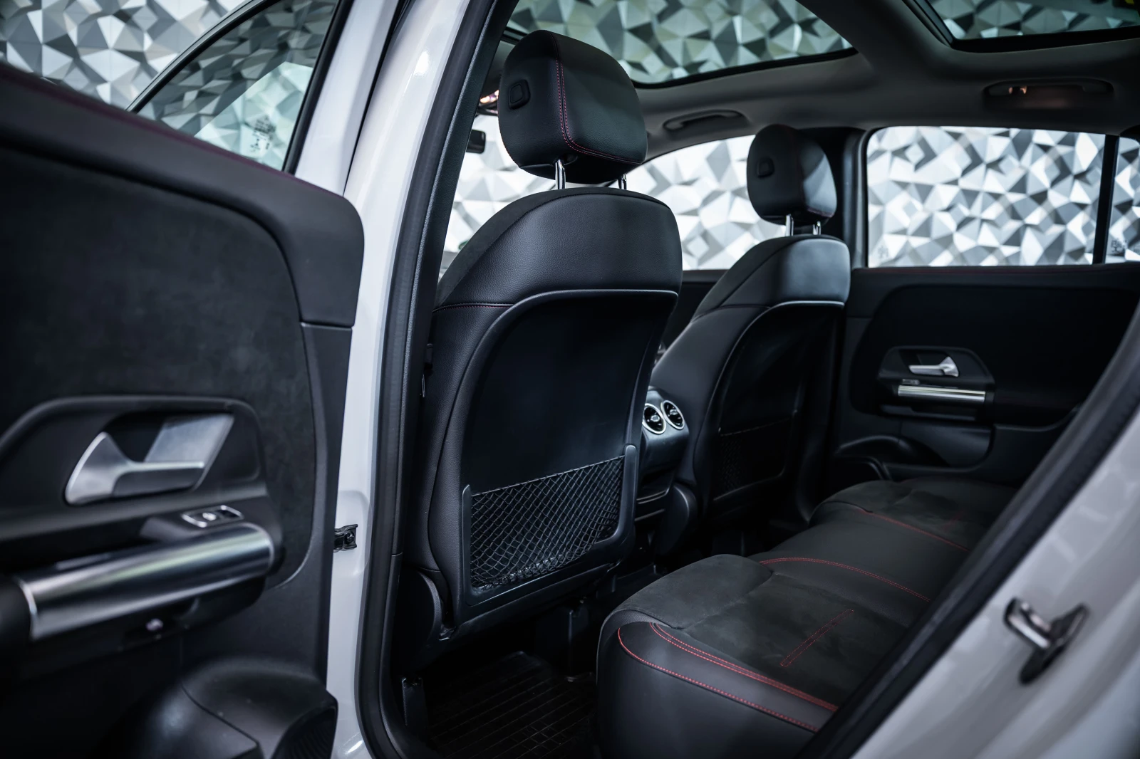 Mercedes-Benz GLA 220 d 4M AMG* Pano* Camera, снимка 15 - Автомобили и джипове - 55529089