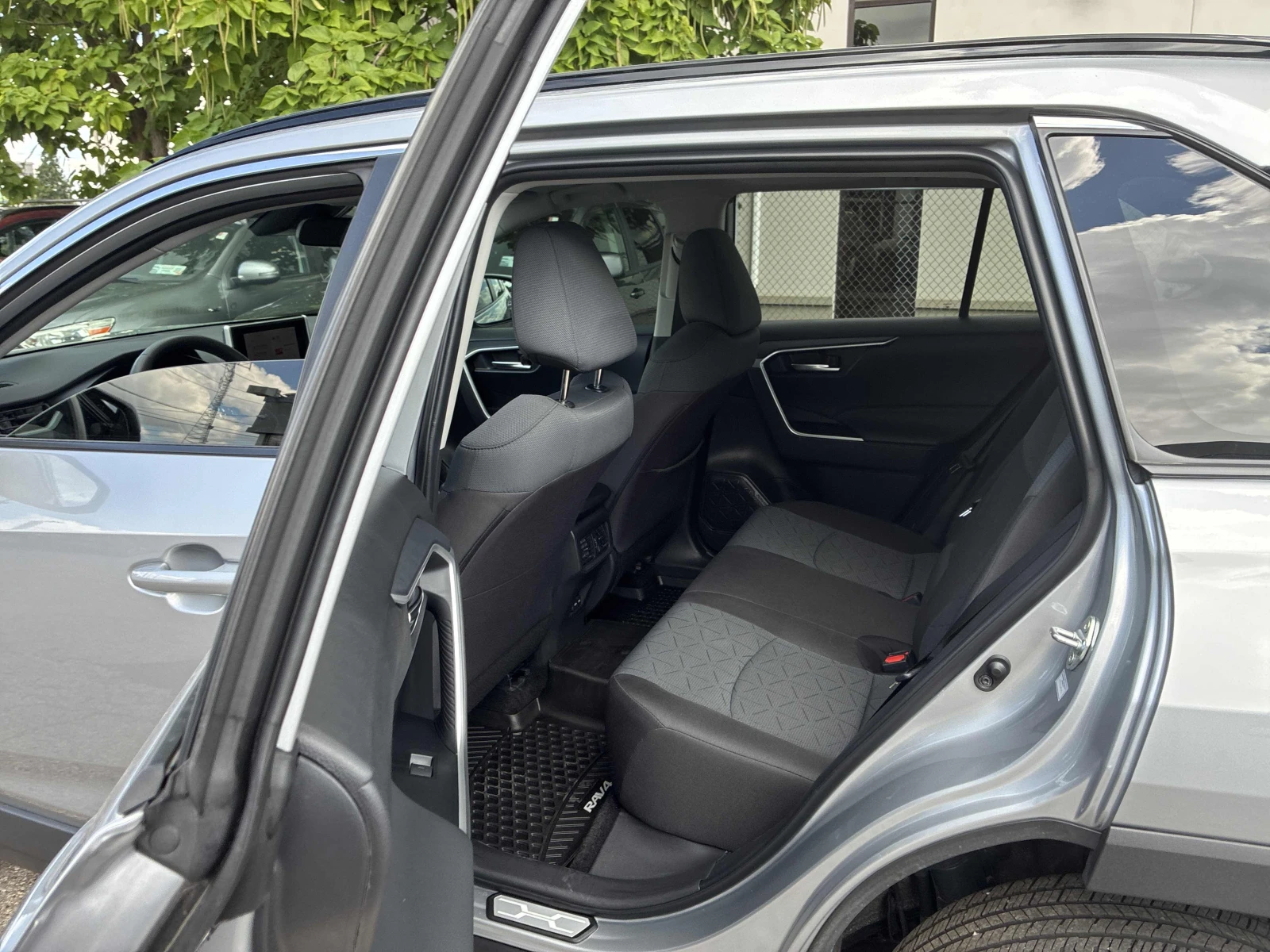 Toyota Rav4 XLE / АВТОКРЕДИТ / ПРОГНОЗНА ЦЕНА до БГ, снимка 14 - Автомобили и джипове - 55838365