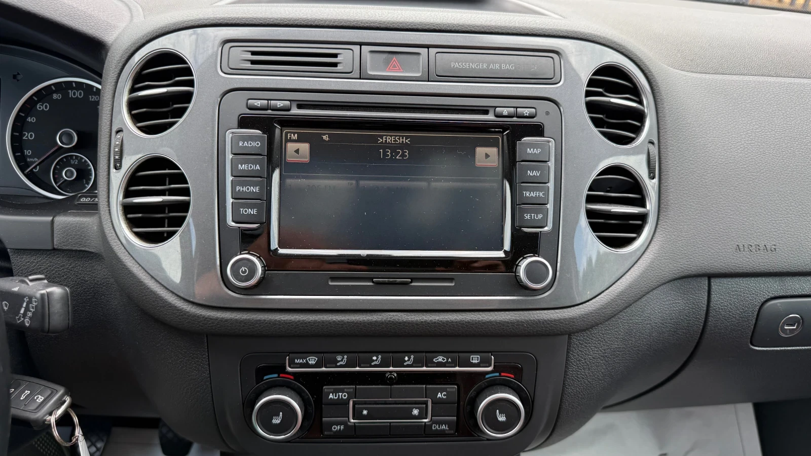 VW Tiguan 2.0/4x4/ Италия!, снимка 14 - Автомобили и джипове - 55906259