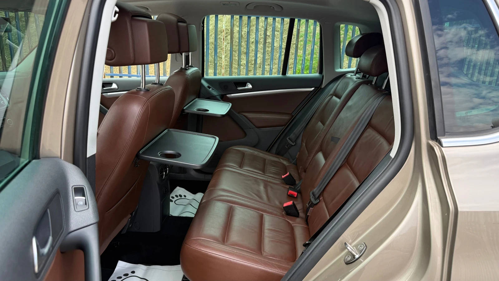 VW Tiguan 2.0/4x4/ Италия!, снимка 9 - Автомобили и джипове - 55906259