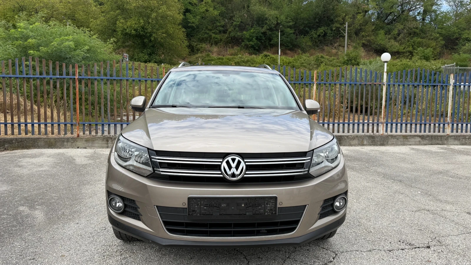 VW Tiguan 2.0/4x4/ Италия!, снимка 5 - Автомобили и джипове - 55906259