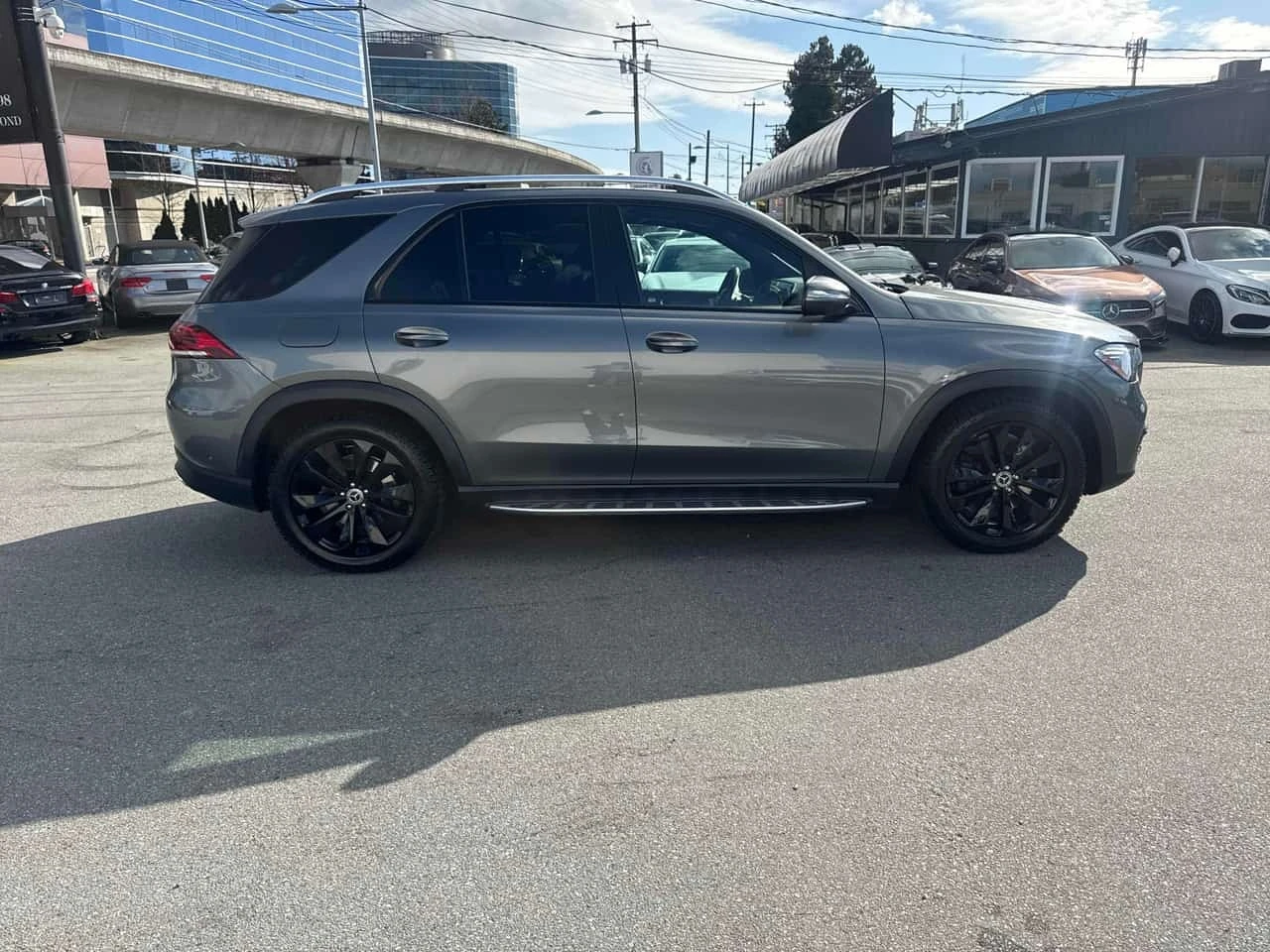 Mercedes-Benz GLE 450 450 4MATIC SUV| BURMESTER| DIS| HUD| 360| PANO, снимка 3 - Автомобили и джипове - 56253501