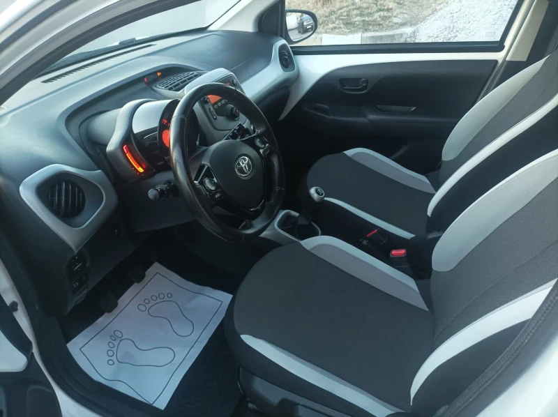 Toyota Aygo 1.0, снимка 7 - Автомобили и джипове - 48879650