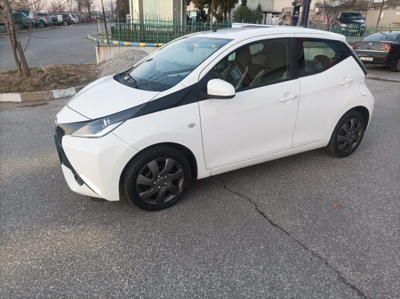 Toyota Aygo 1.0, снимка 14 - Автомобили и джипове - 48879650