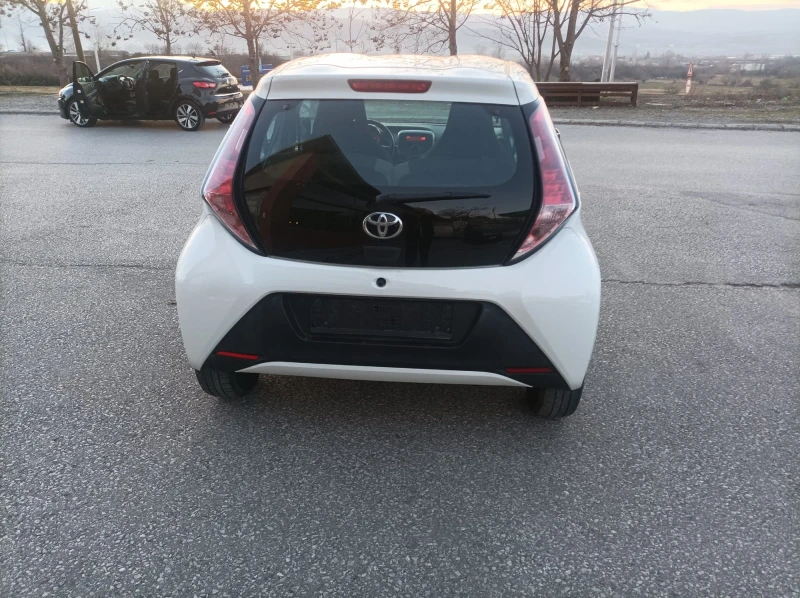 Toyota Aygo 1.0, снимка 2 - Автомобили и джипове - 48879650