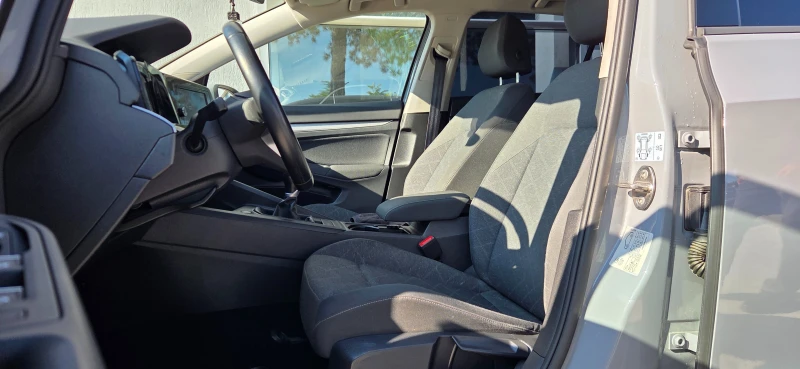 VW Golf 2.0TDI LED DIGITAL, снимка 8 - Автомобили и джипове - 52196008