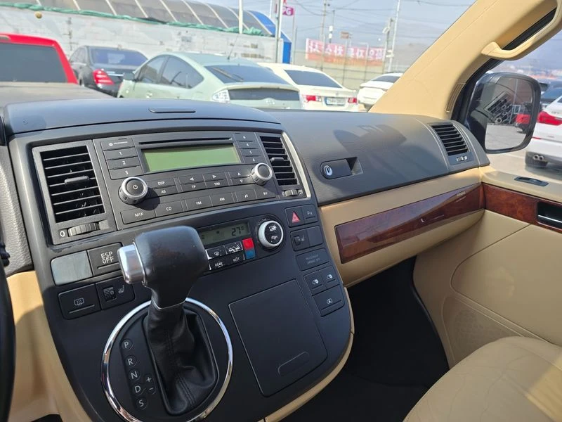 VW Multivan 2.5 Automatic, снимка 8 - Автомобили и джипове - 55743428
