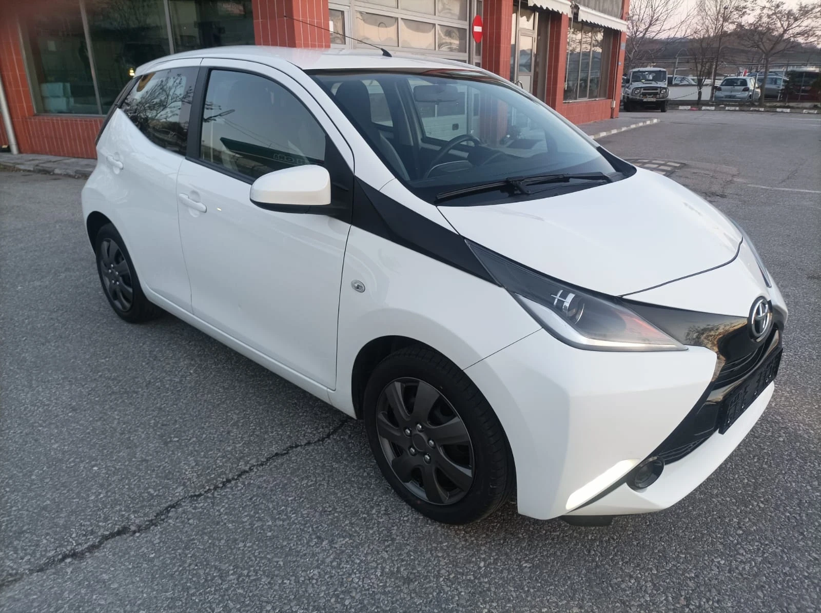 Toyota Aygo 1.0 | Mobile.bg — изображение 13