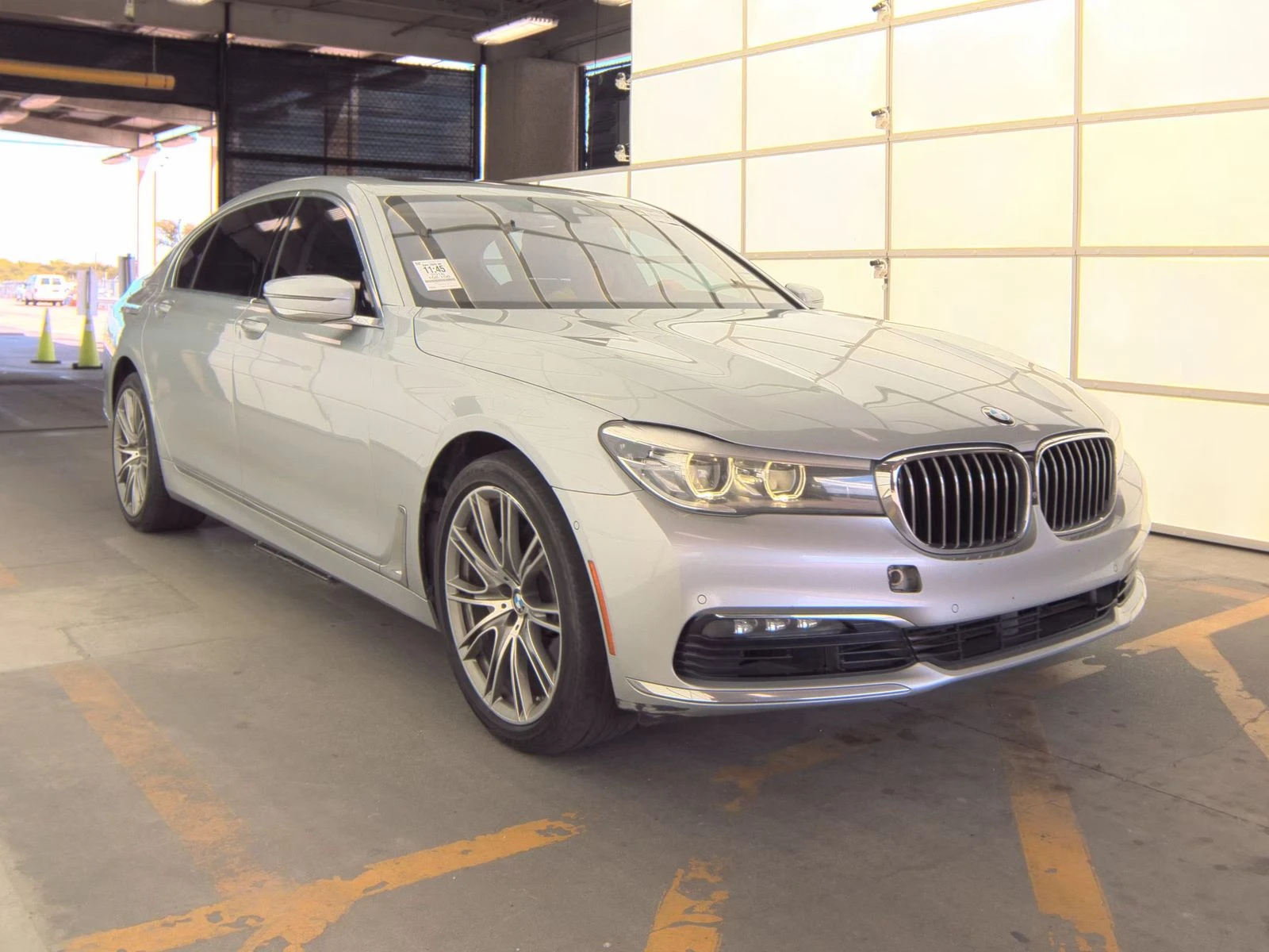 BMW 740 ДИГИТАЛНО* ТАБЛО* 360КАМЕРА* КЕЙЛЕС* LANE* ASSIST* - изображение 3