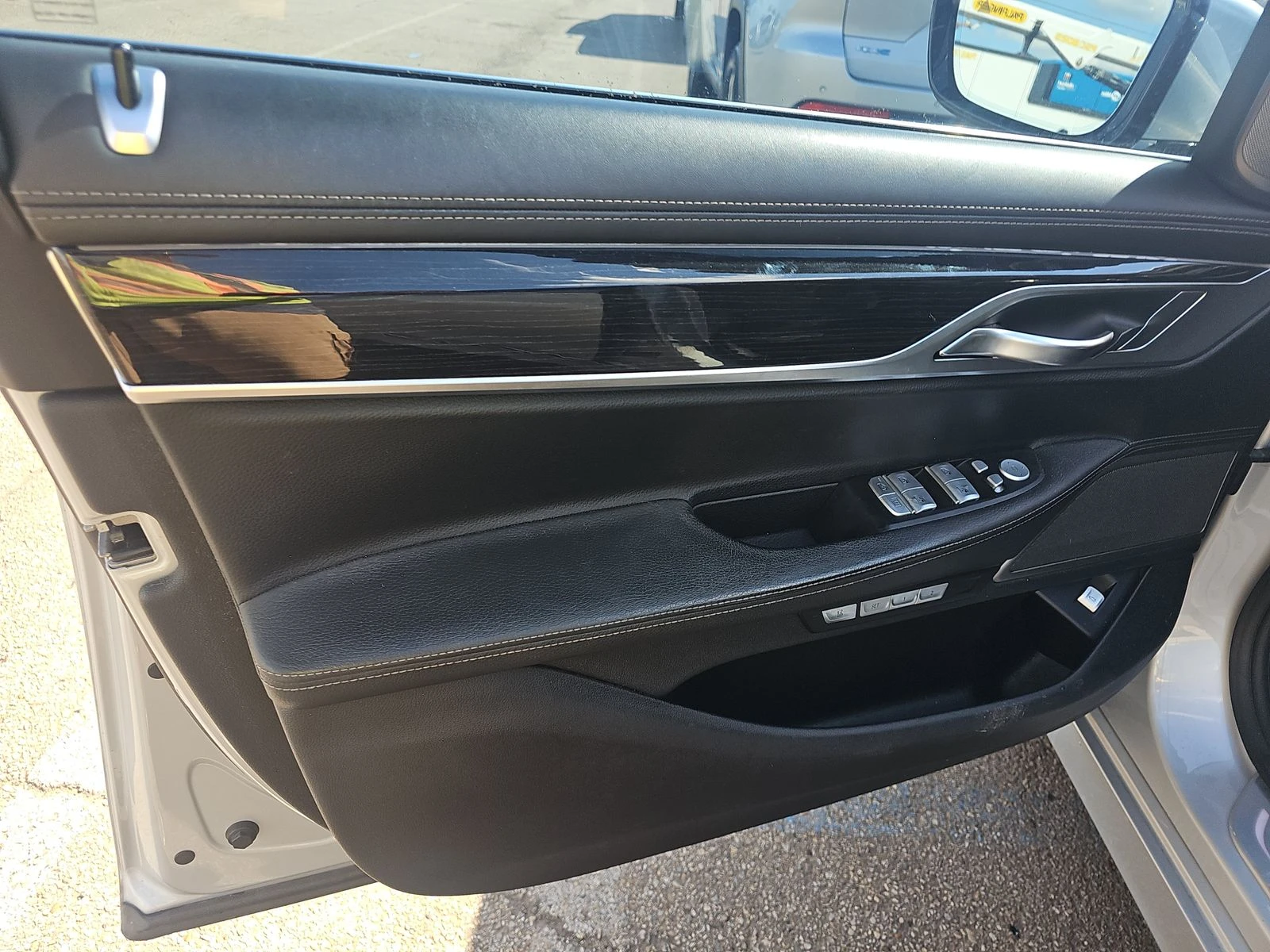 BMW 740 ДИГИТАЛНО* ТАБЛО* 360КАМЕРА* КЕЙЛЕС* LANE* ASSIST* - изображение 9