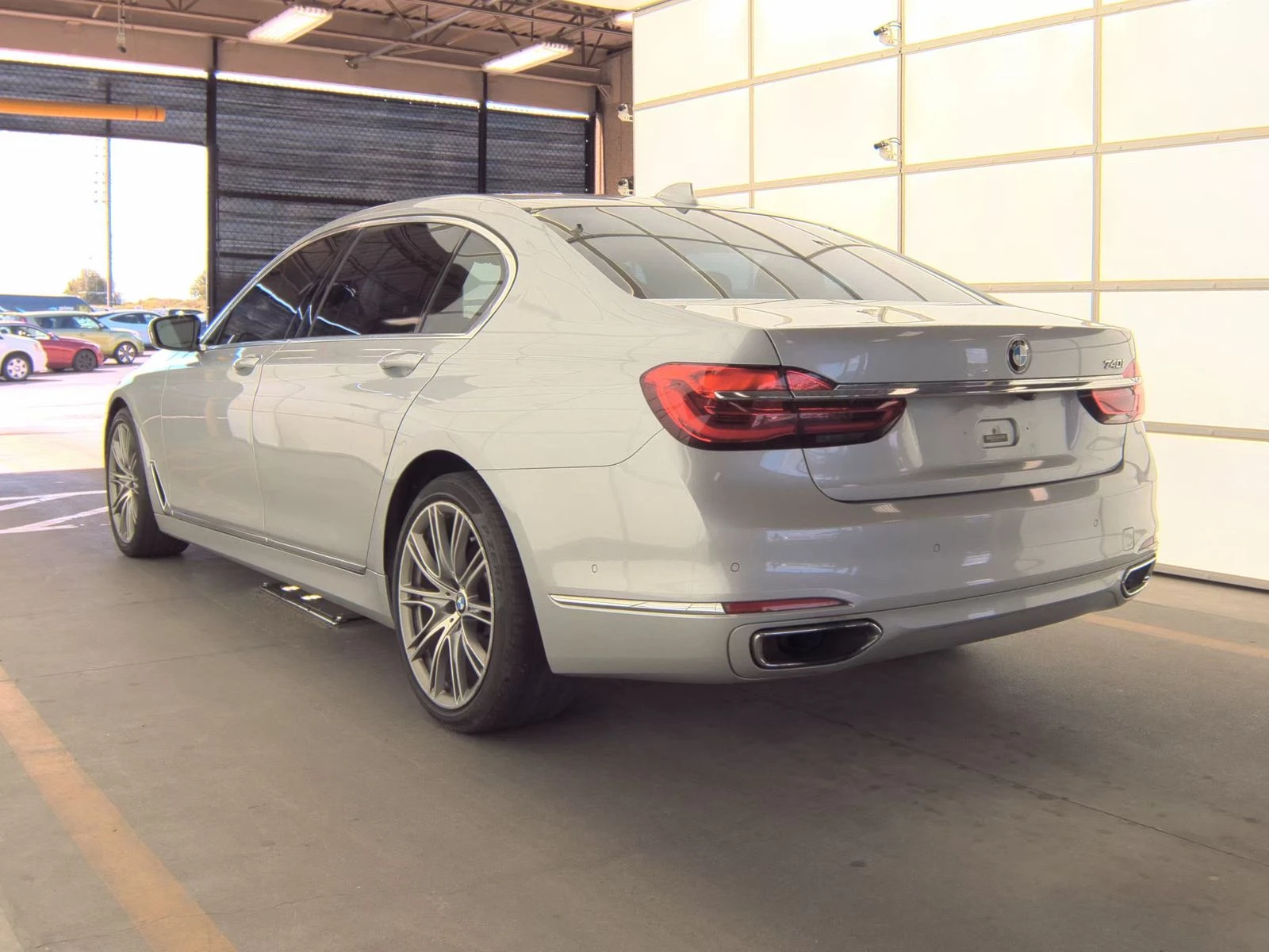 BMW 740 ДИГИТАЛНО* ТАБЛО* 360КАМЕРА* КЕЙЛЕС* LANE* ASSIST* - изображение 4