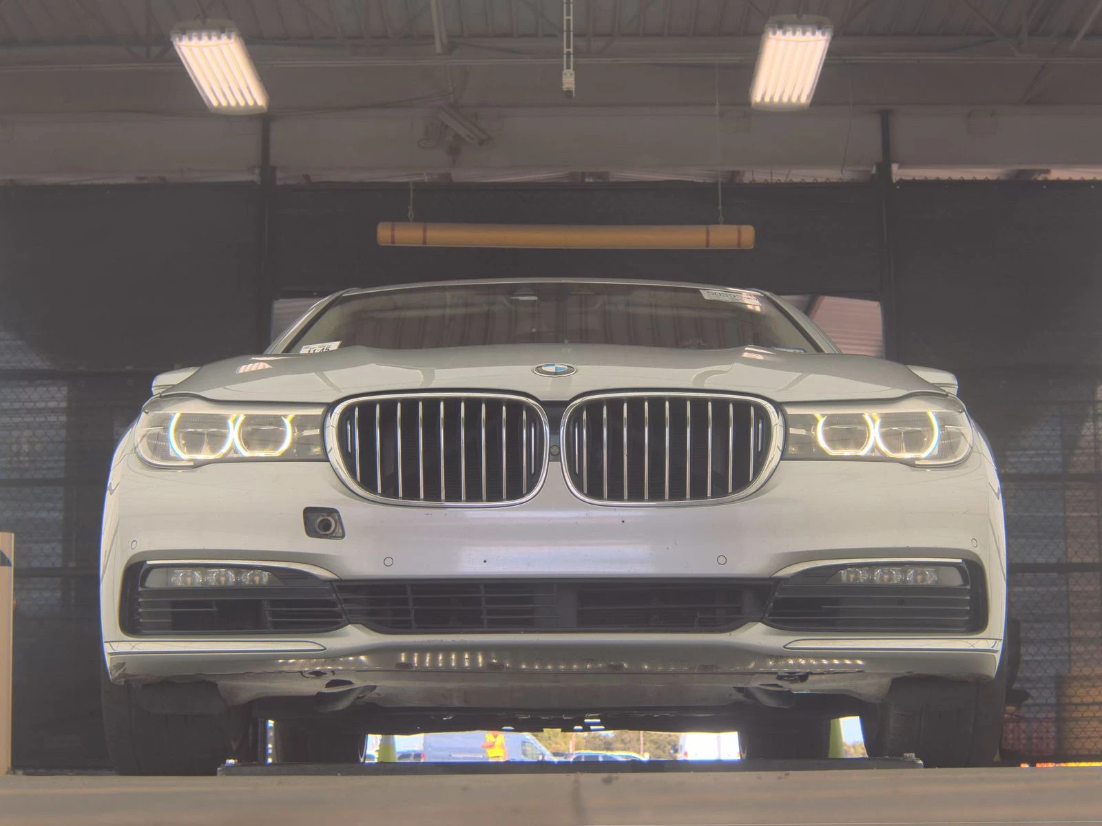 BMW 740 ДИГИТАЛНО* ТАБЛО* 360КАМЕРА* КЕЙЛЕС* LANE* ASSIST* - изображение 5