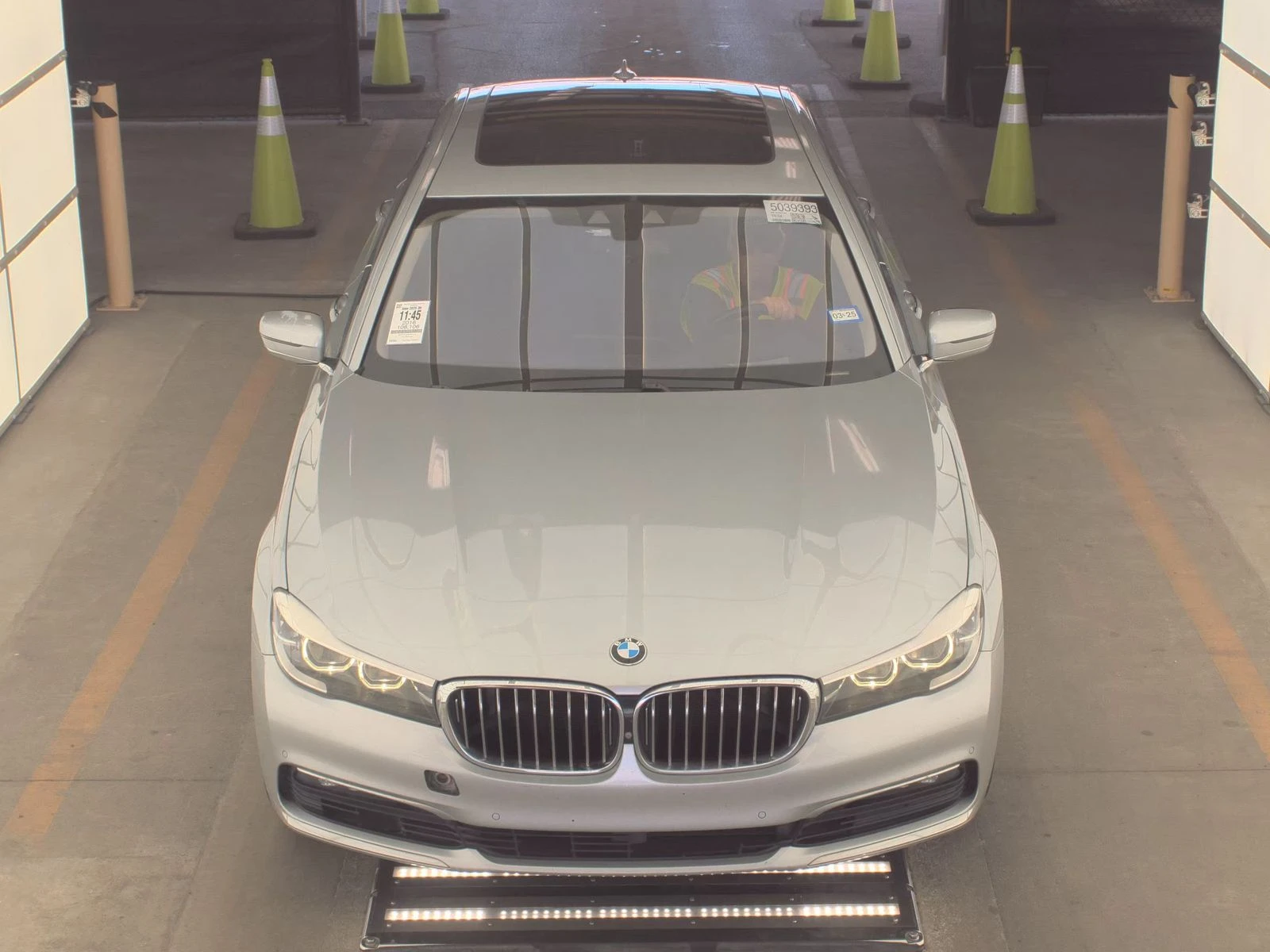 BMW 740 ДИГИТАЛНО* ТАБЛО* 360КАМЕРА* КЕЙЛЕС* LANE* ASSIST* - изображение 7