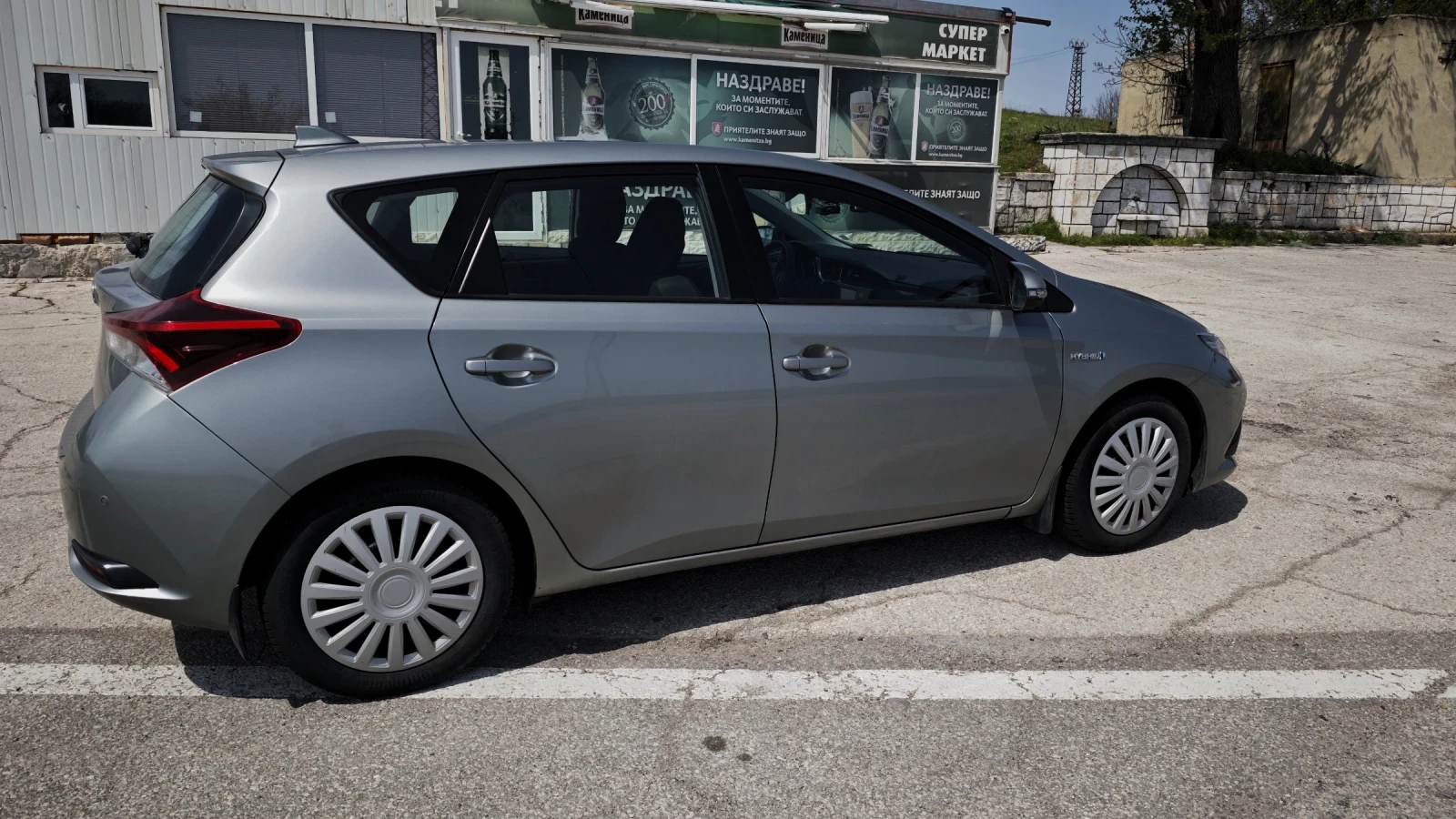 Toyota Auris 1.8 хибрид.Бензин, снимка 3 - Автомобили и джипове - 53873234