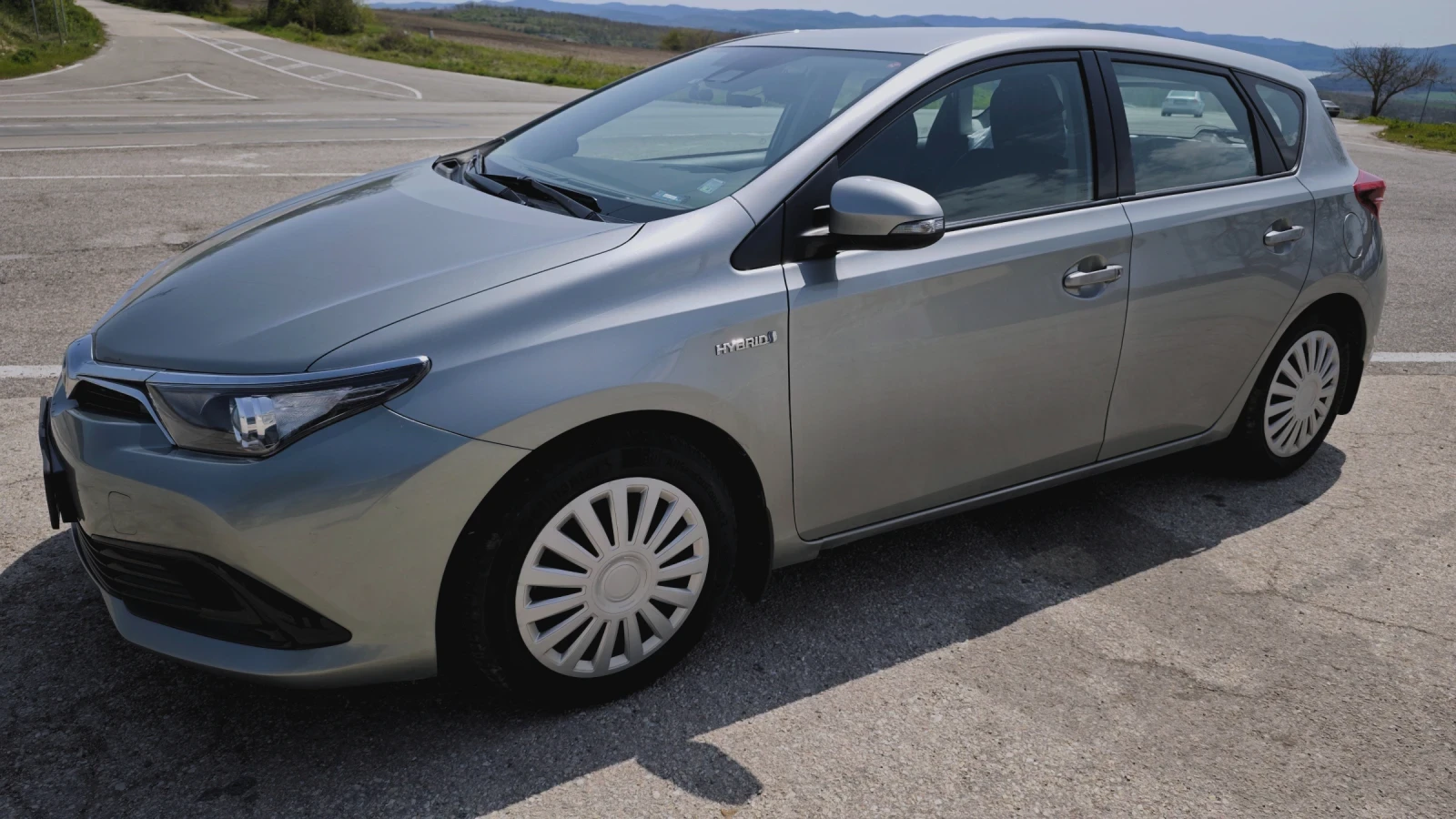 Toyota Auris 1.8 хибрид.Бензин, снимка 2 - Автомобили и джипове - 53873234