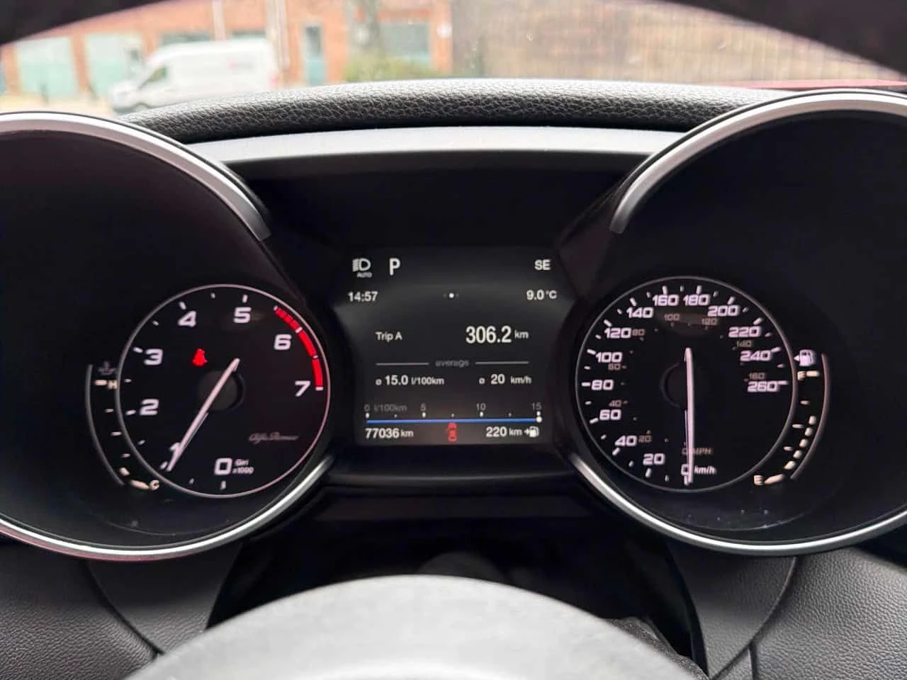 Alfa Romeo Giulia | �������| ��������| 2 �����| CARFAX | Mobile.bg � ����������� 8