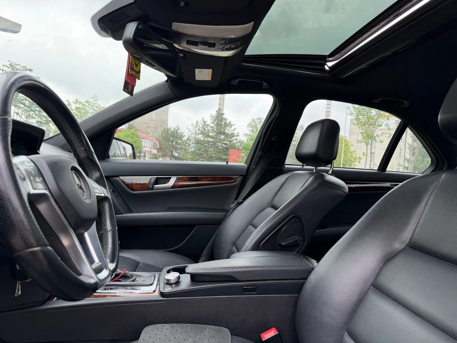 Mercedes-Benz C 300 C300 4MATIK, снимка 11 - Автомобили и джипове - 54490477