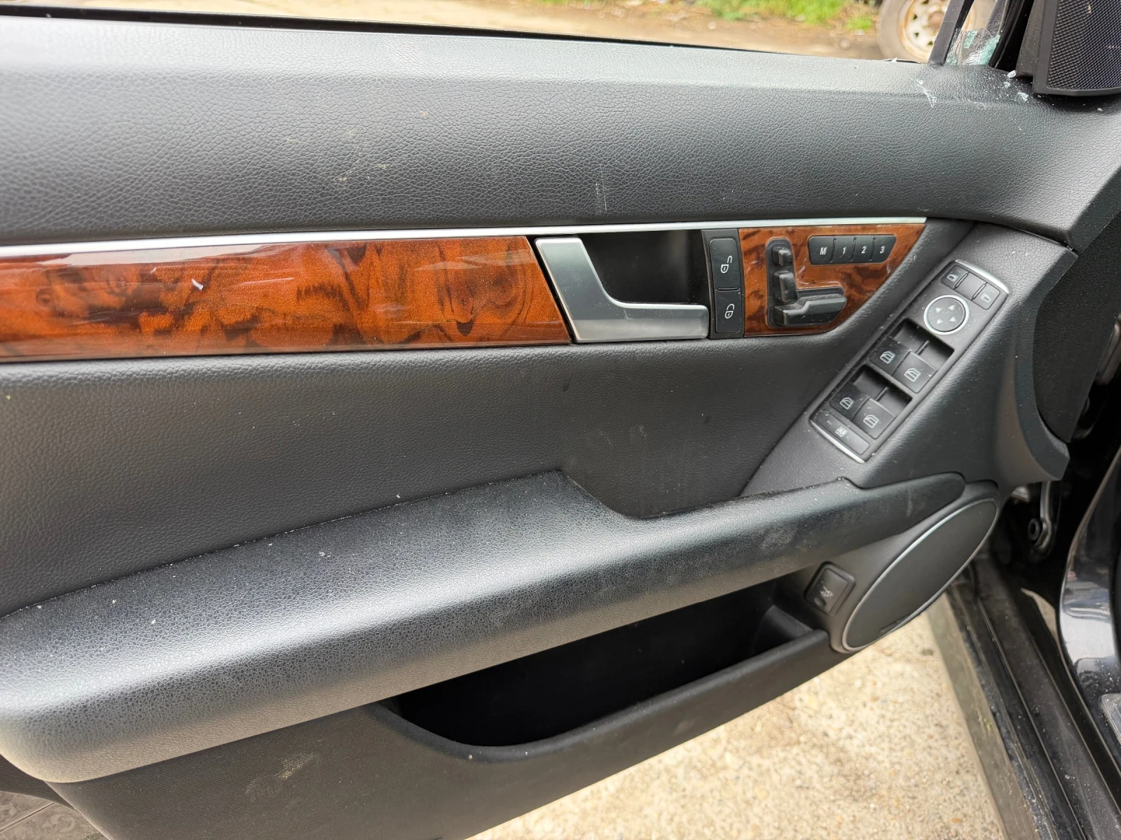 Mercedes-Benz C 300 C300 4MATIK, снимка 9 - Автомобили и джипове - 54490477