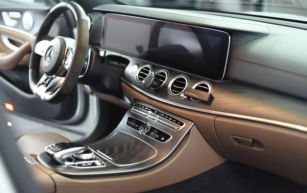 Mercedes-Benz E 53 AMG 4Matic+ , снимка 6 - Автомобили и джипове - 54547748
