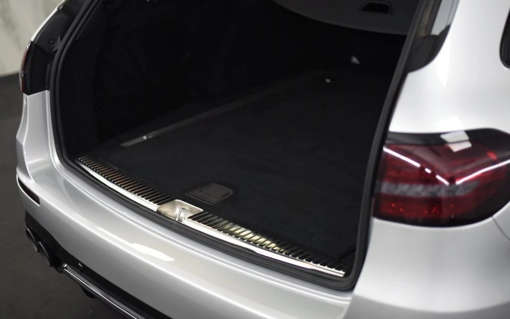 Mercedes-Benz E 53 AMG 4Matic+ , снимка 10 - Автомобили и джипове - 54547748