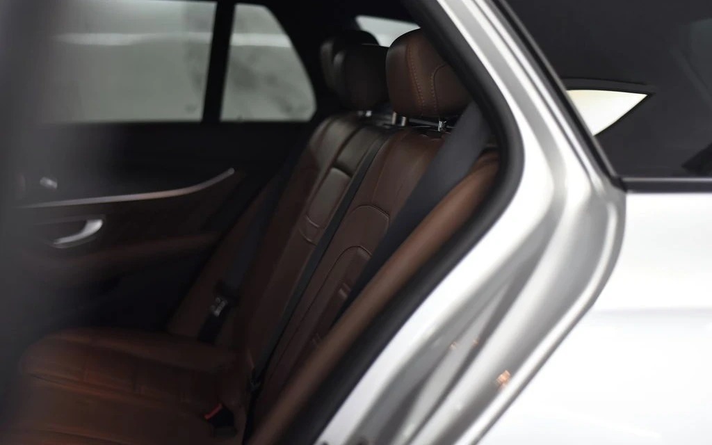 Mercedes-Benz E 53 AMG 4Matic+ , снимка 9 - Автомобили и джипове - 54547748