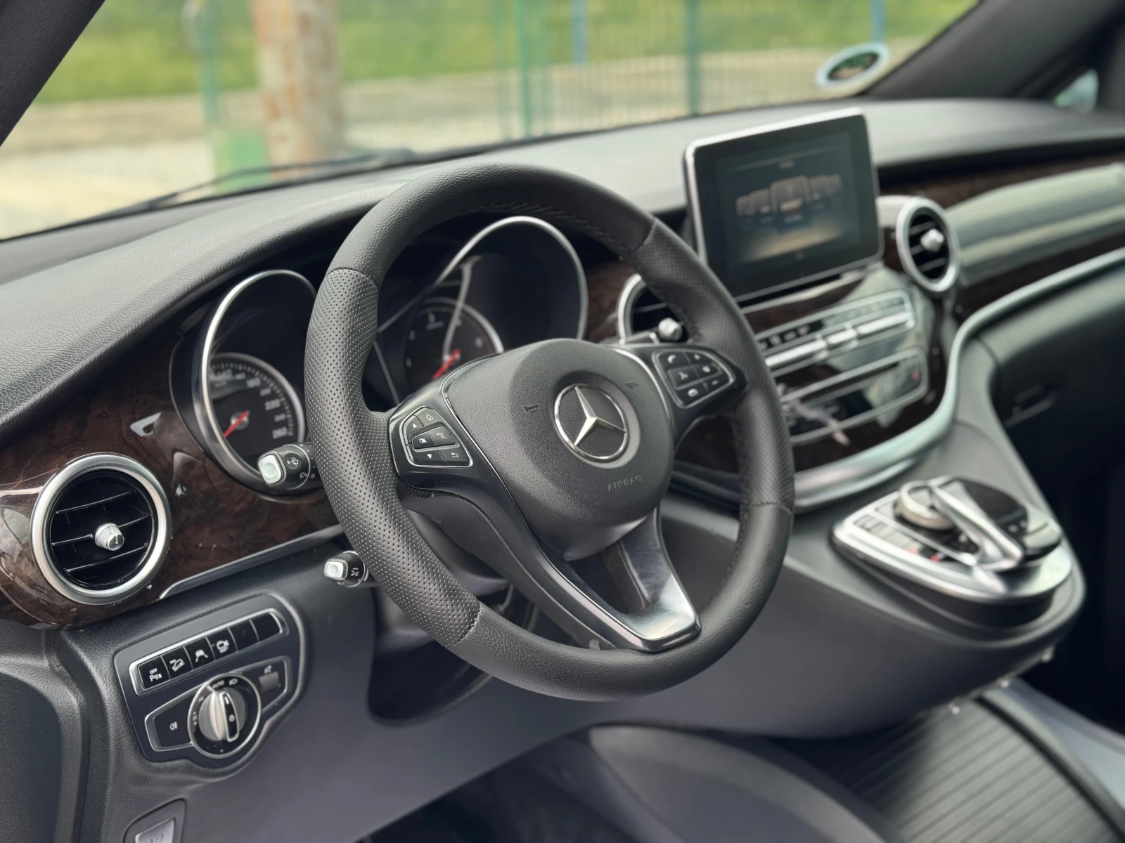 Mercedes-Benz V 300 CDI* PREMIUM* 4Matic* Avangarde* Lux* Германия* То, снимка 14 - Автомобили и джипове - 54609213