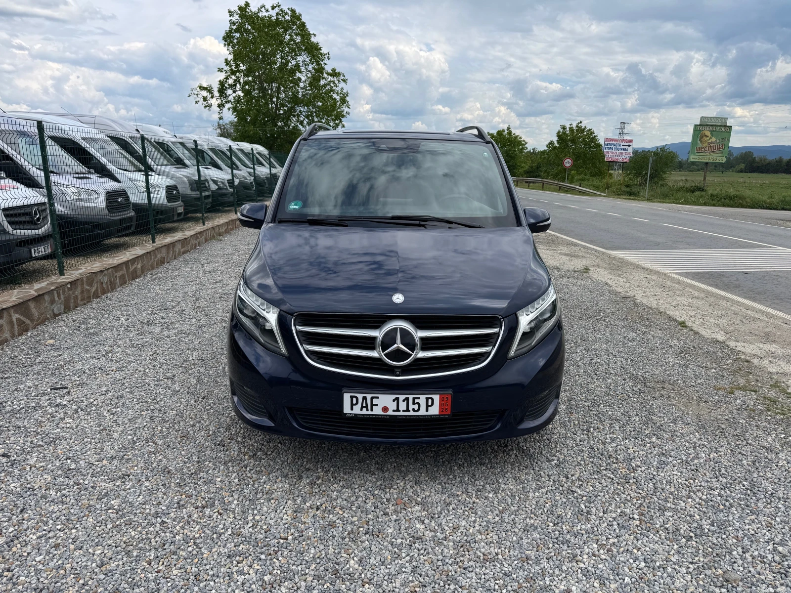Mercedes-Benz V 300 CDI* PREMIUM* 4Matic* Avangarde* Lux* Германия* То, снимка 2 - Автомобили и джипове - 54609213