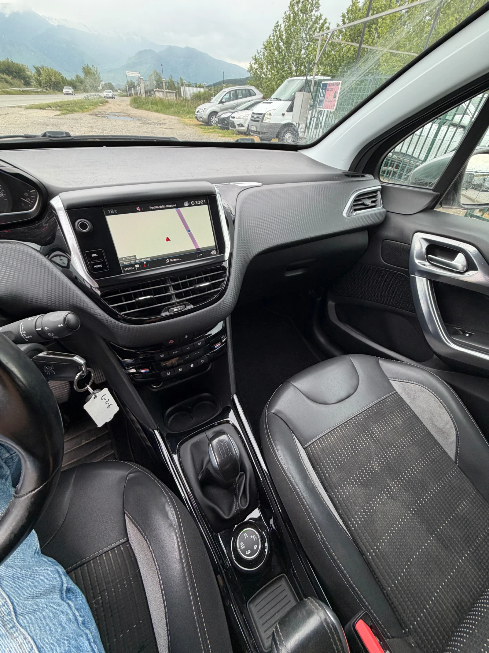 Peugeot 2008 1.6 BlueHDI , снимка 9 - Автомобили и джипове - 54726305