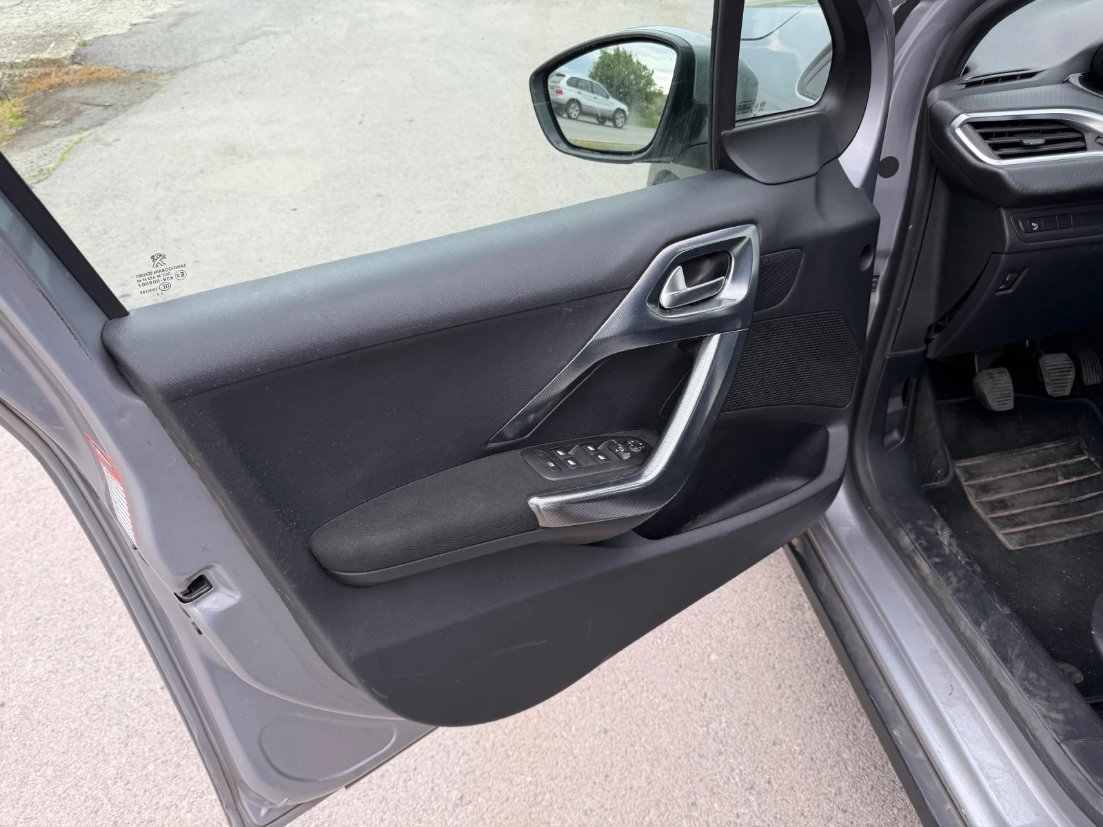 Peugeot 2008 1.6 BlueHDI , снимка 8 - Автомобили и джипове - 54726305