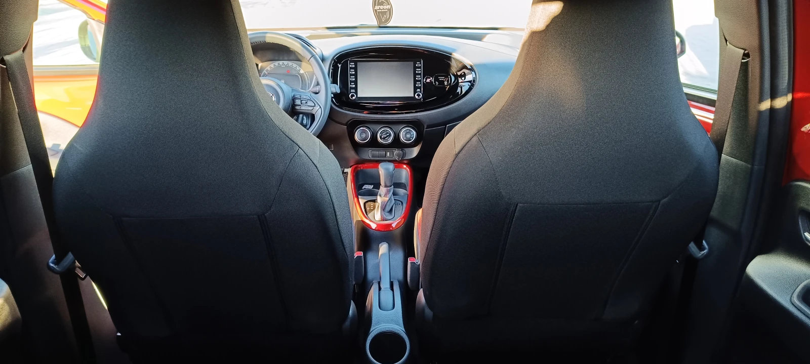 Toyota Aygo X PULSE, снимка 8 - Автомобили и джипове - 54834090