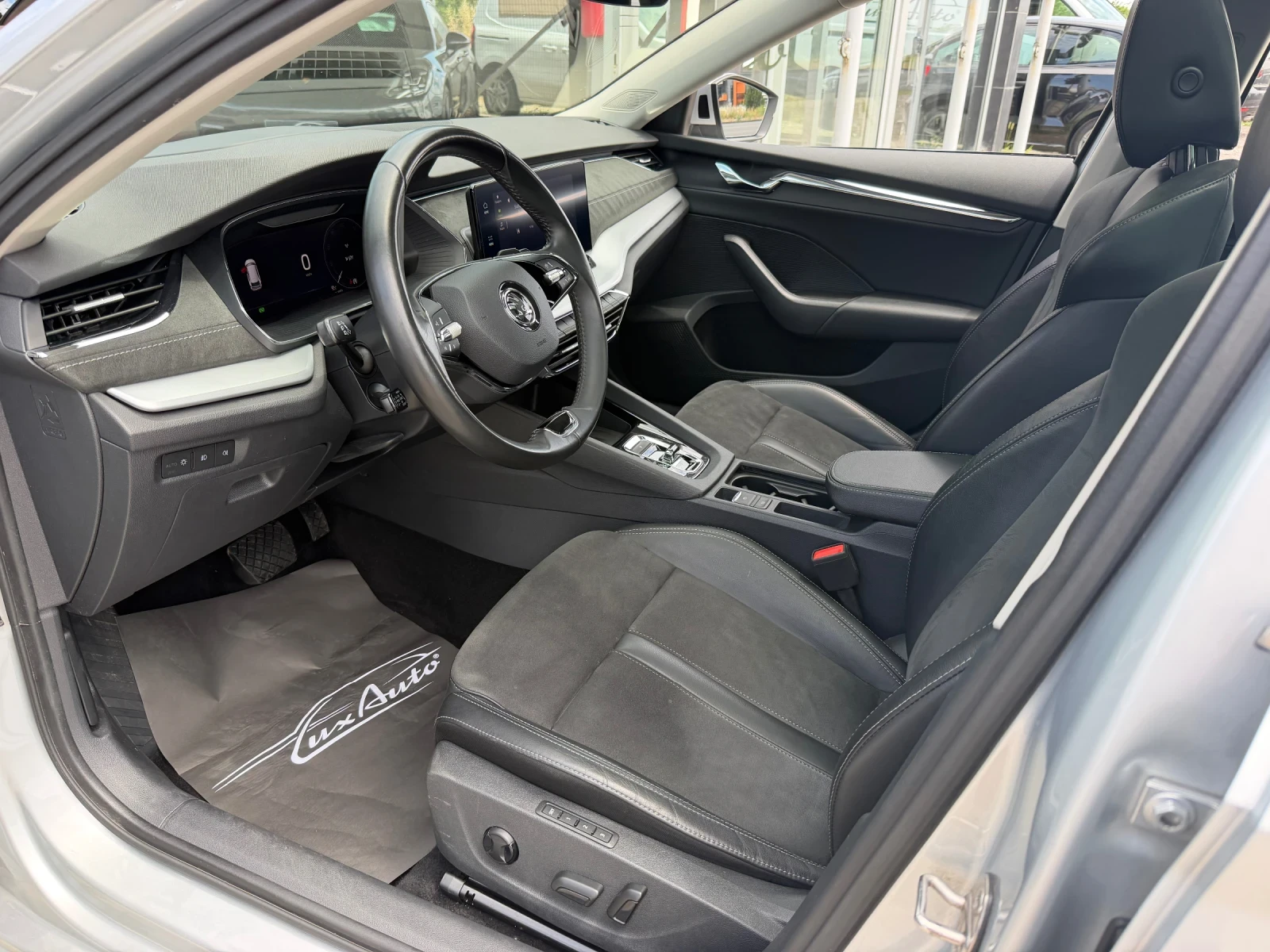Skoda Octavia 2.0TDI#MATRIX#PANO#ALCANTARA#HEADUP#DISTR#KEYLESS, снимка 10 - Автомобили и джипове - 54952196