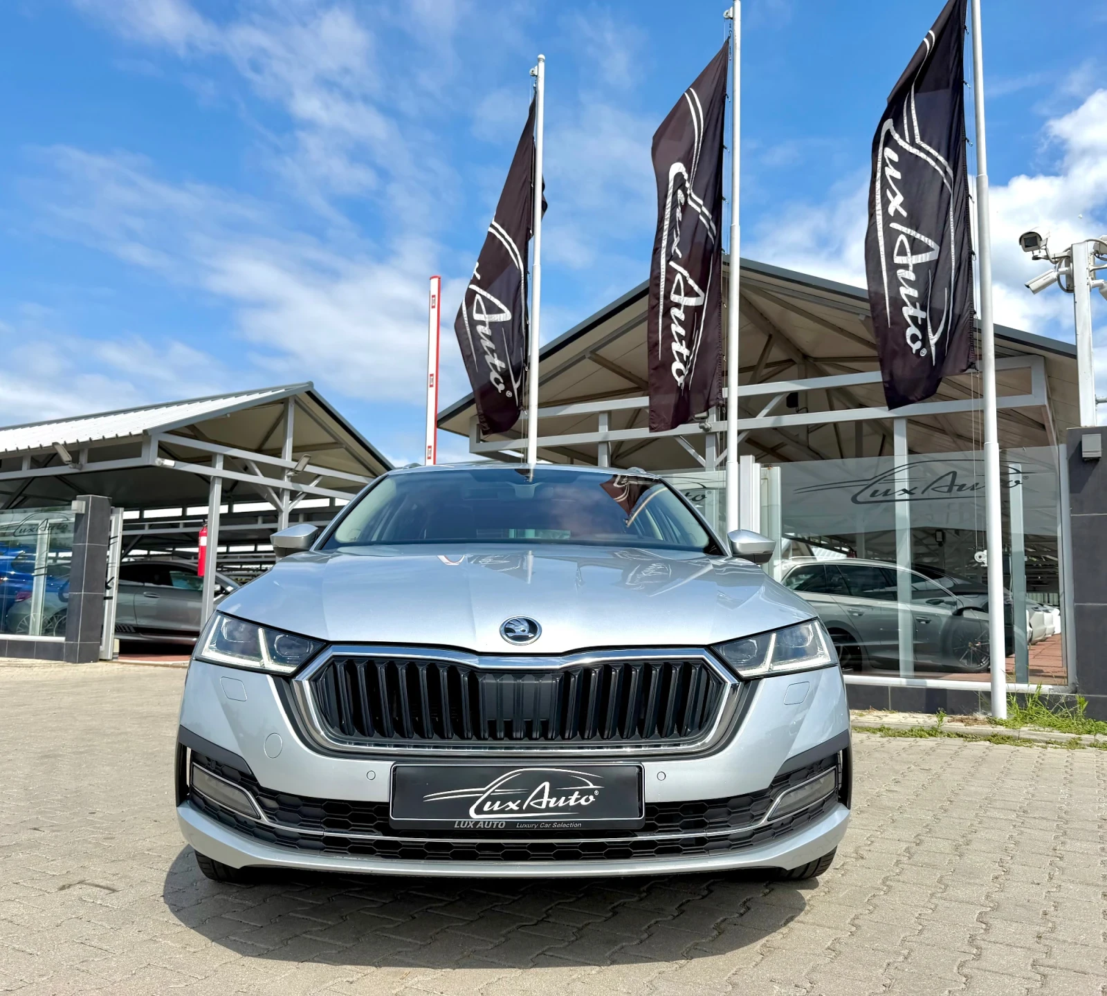 Skoda Octavia 2.0TDI#MATRIX#PANO#ALCANTARA#HEADUP#DISTR#KEYLESS, снимка 5 - Автомобили и джипове - 54952196