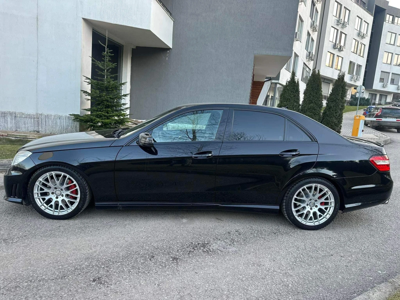 Mercedes-Benz E 300, снимка 4 - Автомобили и джипове - 55311554