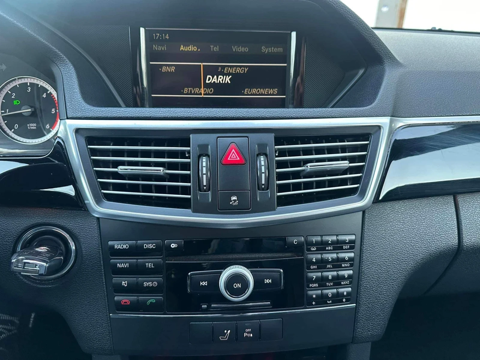Mercedes-Benz E 300, снимка 13 - Автомобили и джипове - 55311554
