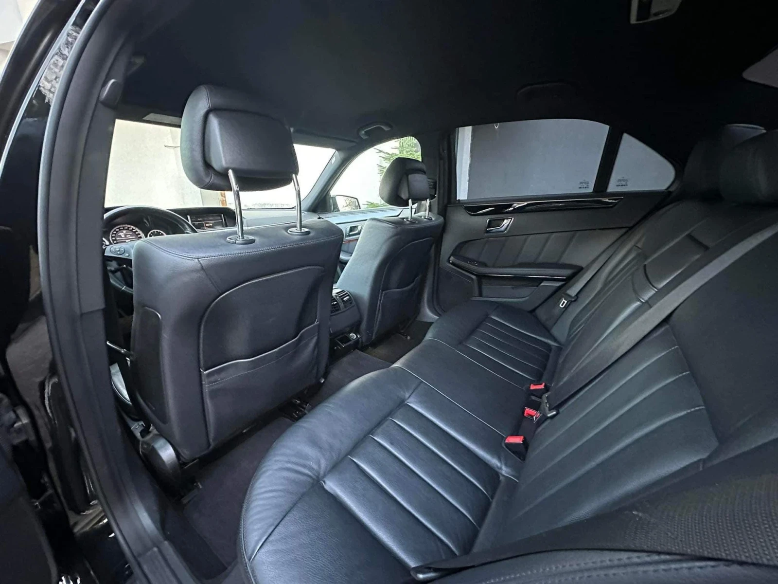 Mercedes-Benz E 300, снимка 11 - Автомобили и джипове - 55311554