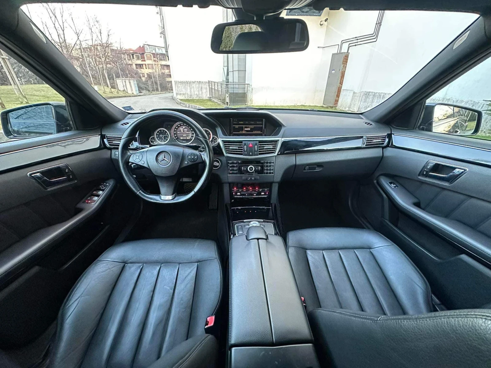 Mercedes-Benz E 300, снимка 10 - Автомобили и джипове - 55311554