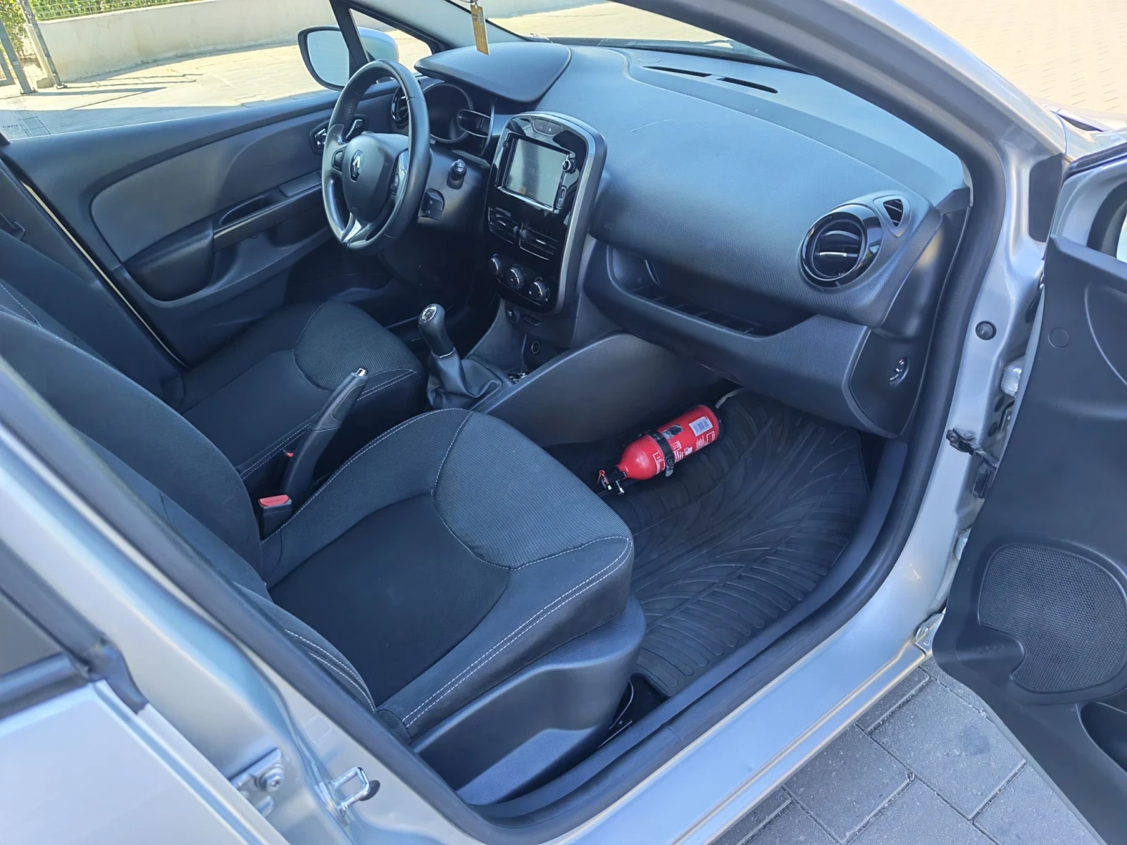 Renault Clio 1.5 dci , снимка 10 - Автомобили и джипове - 55981791