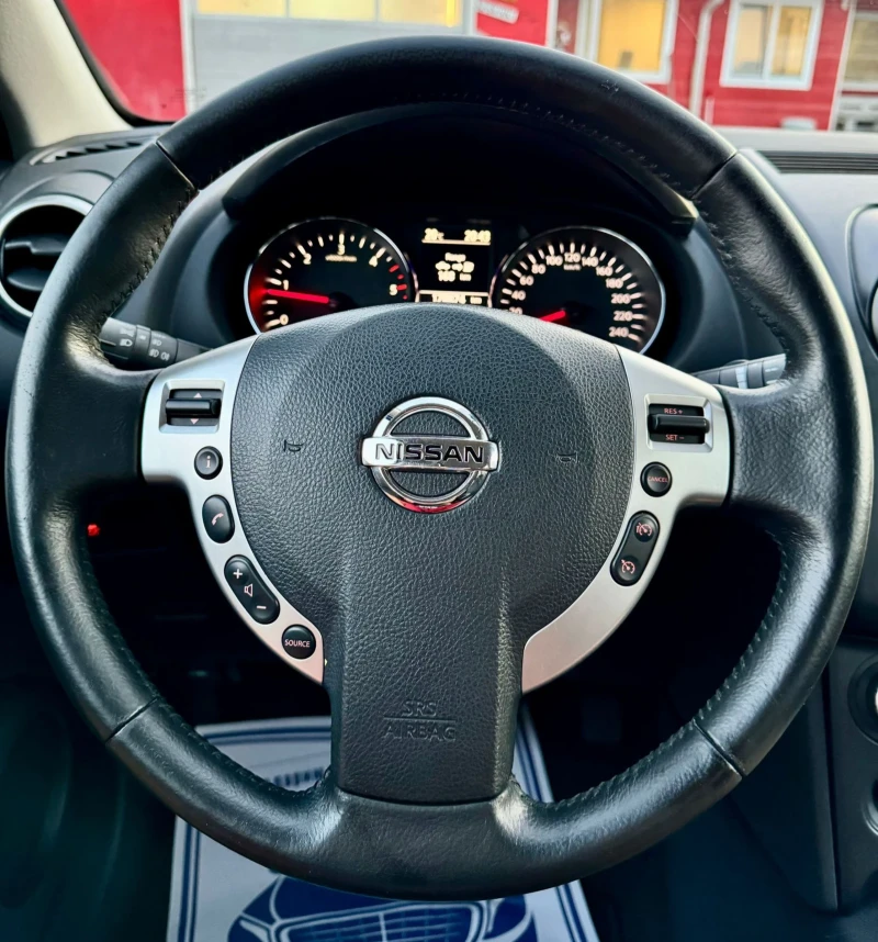 Nissan Qashqai 2.0DCI, 4Х4, АВТОМАТ , снимка 11 - Автомобили и джипове - 47336603