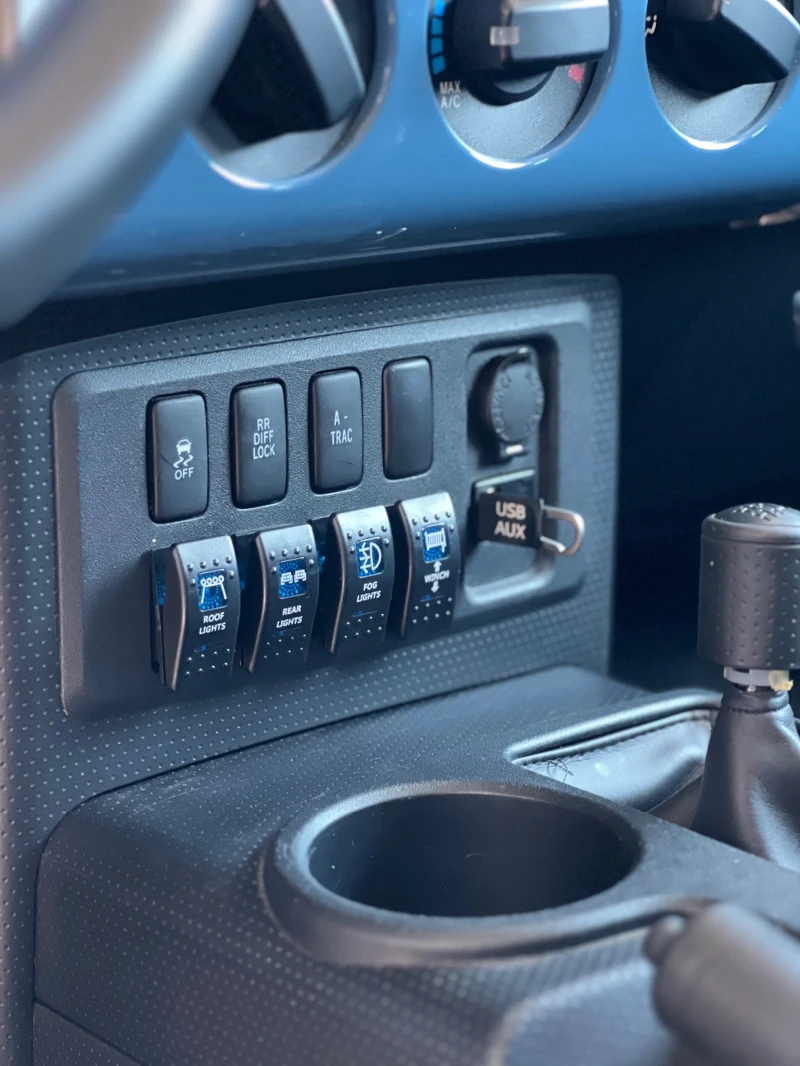 Toyota Fj cruiser 4.0 v6  4.0 V6 (272 к.с.) 4WD, снимка 6 - Автомобили и джипове - 51962970