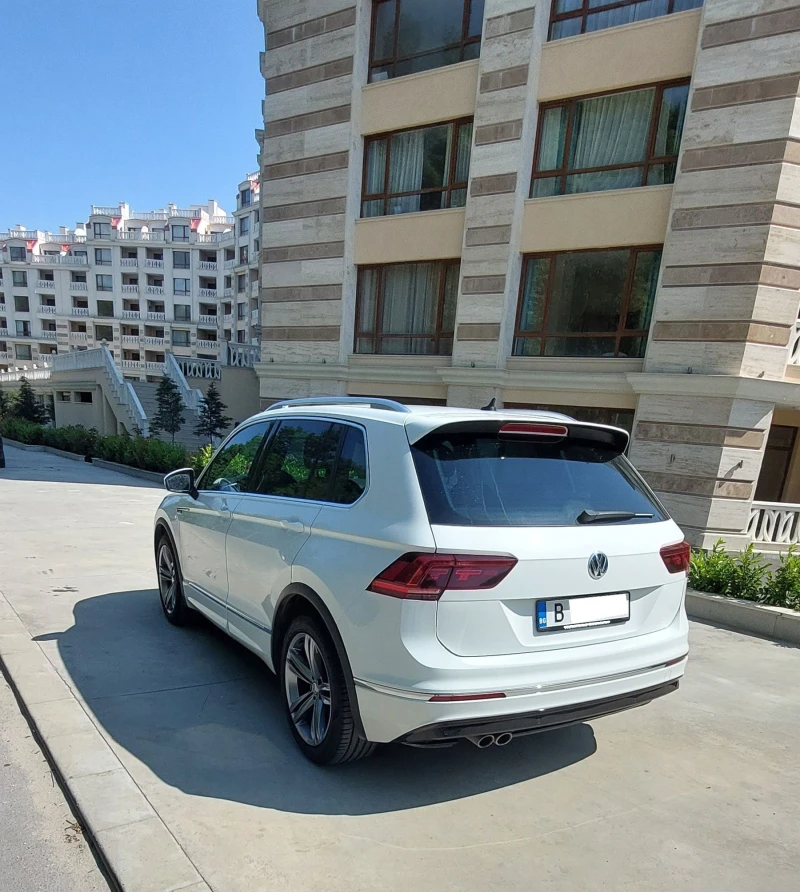 VW Tiguan 2.0 TDI R-Line, снимка 3 - Автомобили и джипове - 53417552