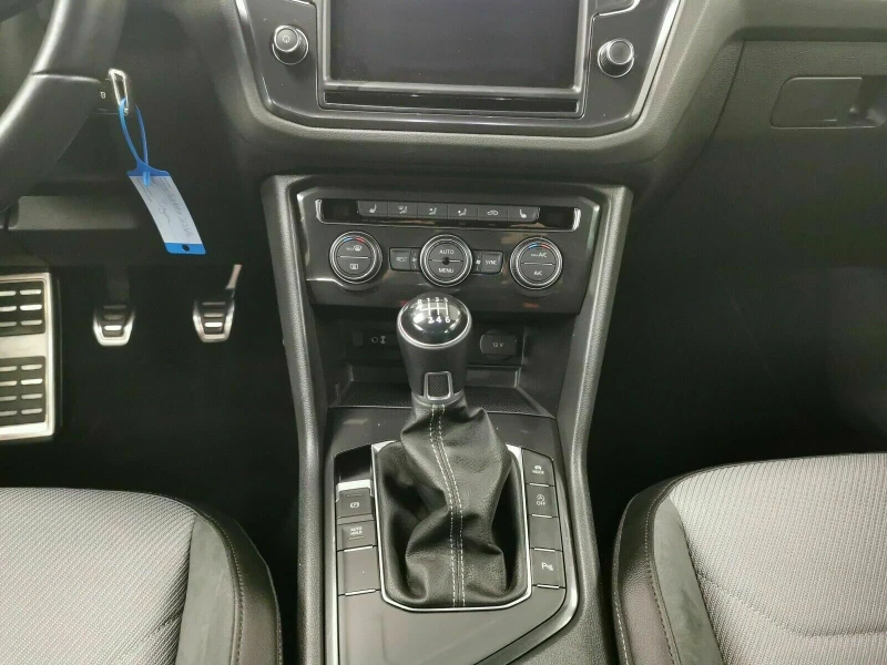 VW Tiguan 2.0 TDI R-Line, снимка 10 - Автомобили и джипове - 53417552