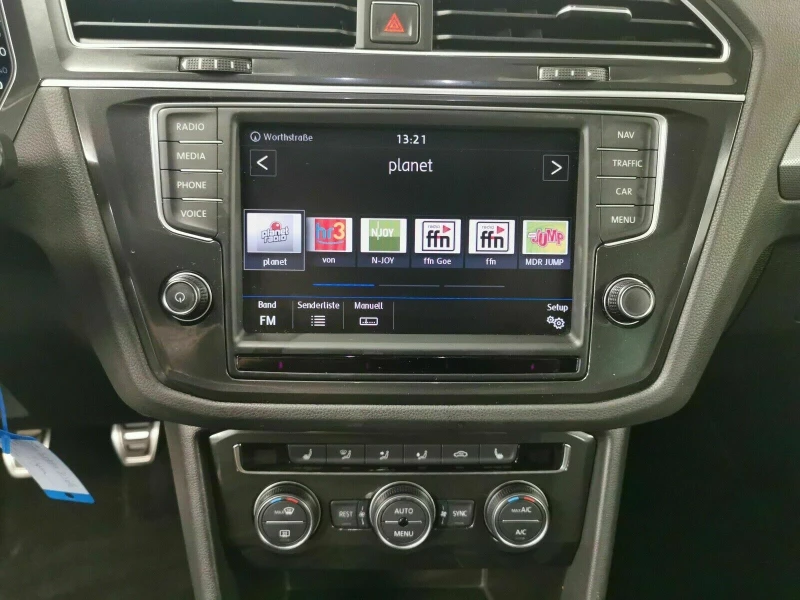 VW Tiguan 2.0 TDI R-Line, снимка 11 - Автомобили и джипове - 53417552
