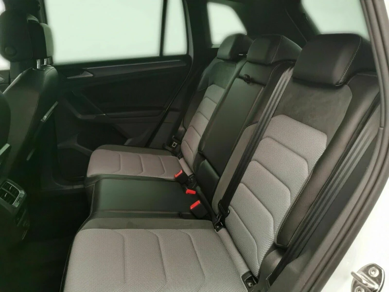 VW Tiguan 2.0 TDI R-Line, снимка 8 - Автомобили и джипове - 53417552