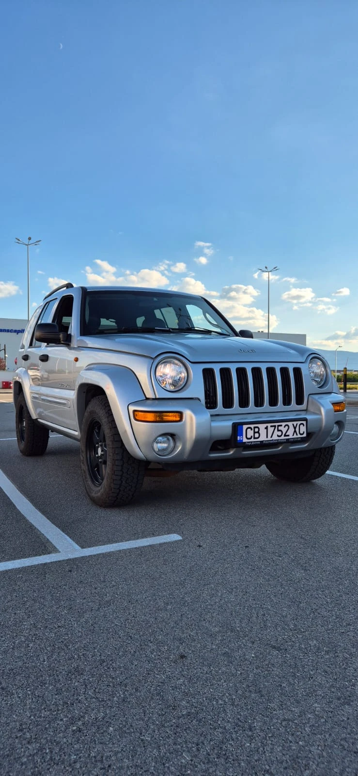 Jeep Cherokee 2.8 / 163 кс / 4x4 / Автоматик, снимка 1 - Автомобили и джипове - 47657901