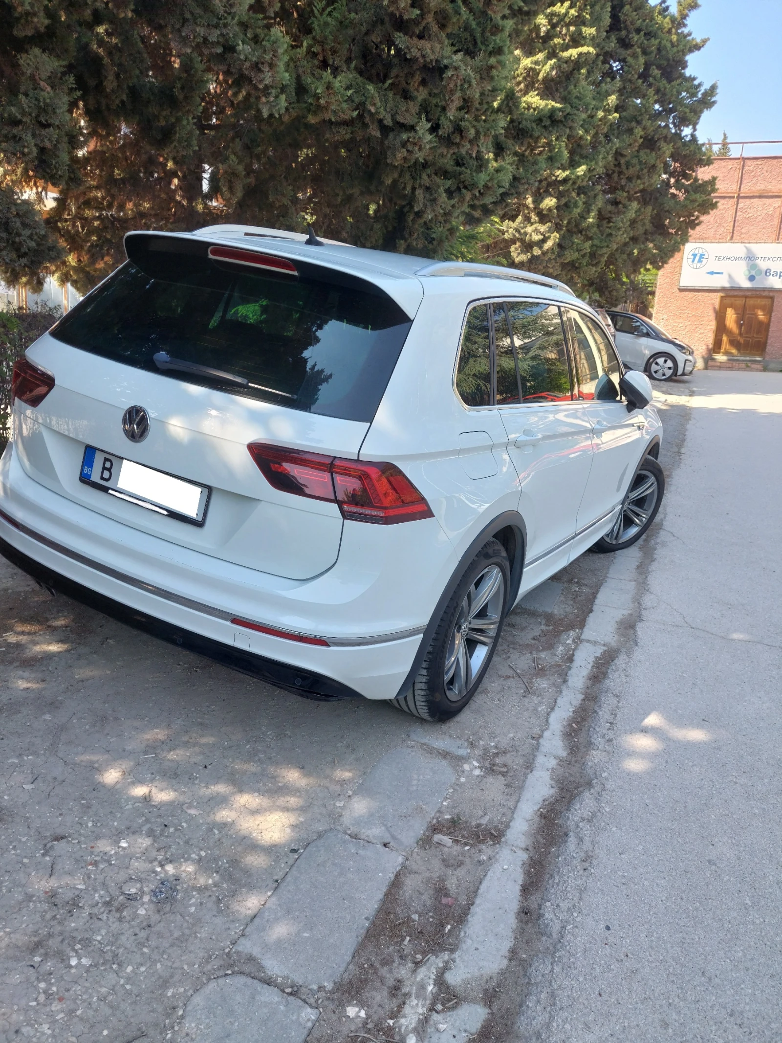 VW Tiguan 2.0 TDI R-Line - изображение 4