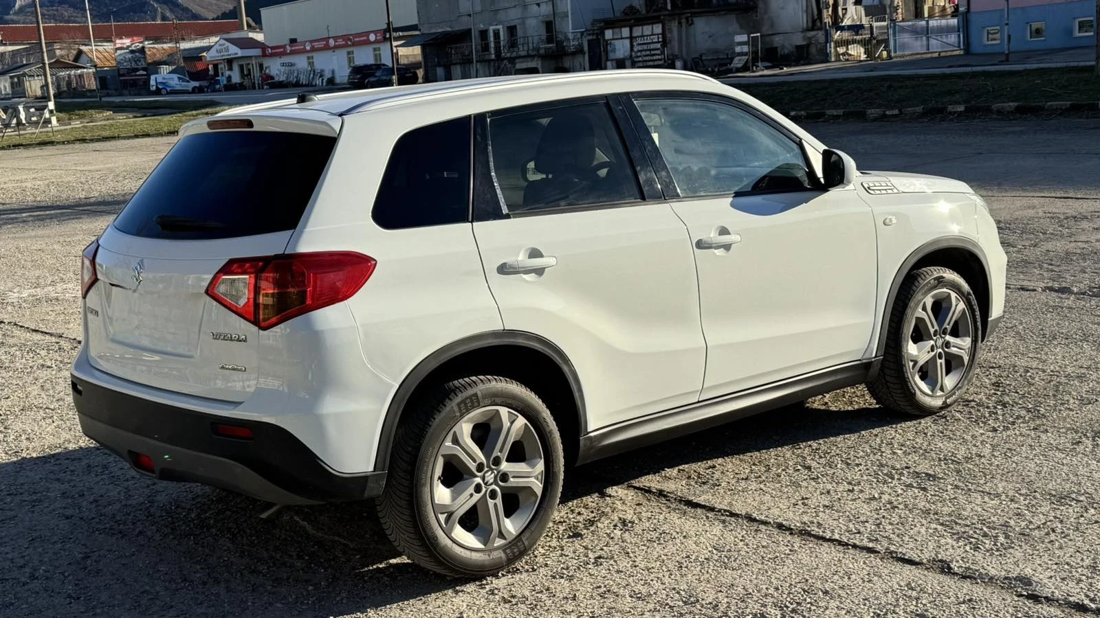 Suzuki Vitara 1.6i 4x4 120кс. РЕАЛЕН ПРОБЕГ - изображение 6