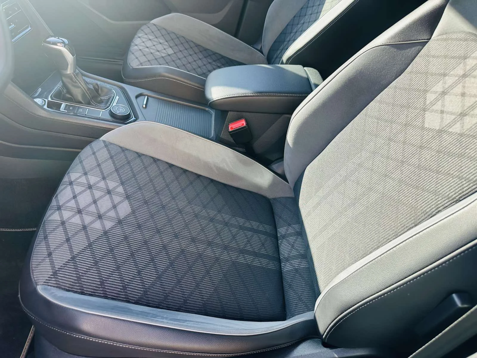 VW Tiguan 2.0i/R-LINE/4X4/, снимка 15 - Автомобили и джипове - 53785615