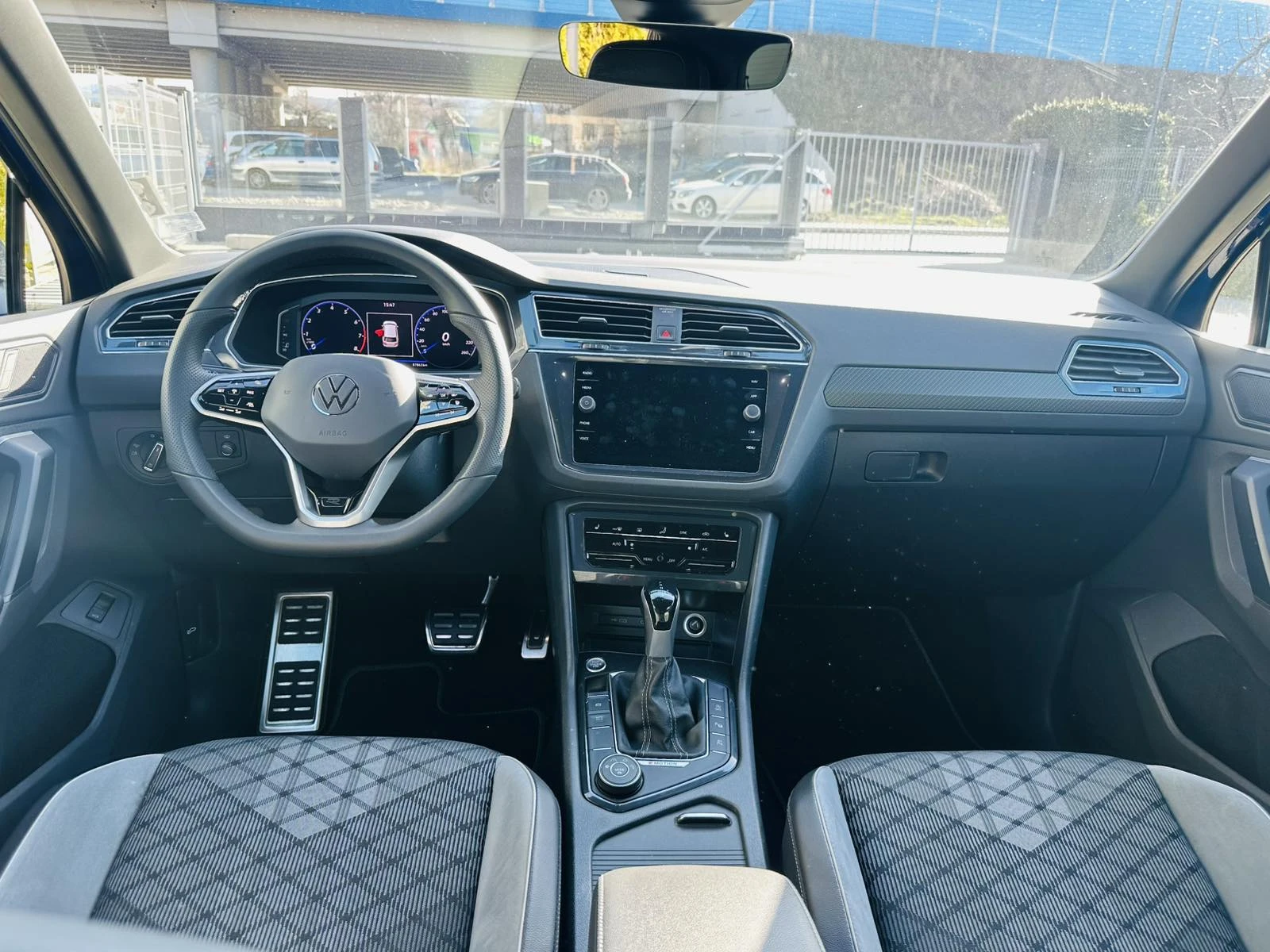 VW Tiguan 2.0i/R-LINE/4X4/, снимка 9 - Автомобили и джипове - 53785615