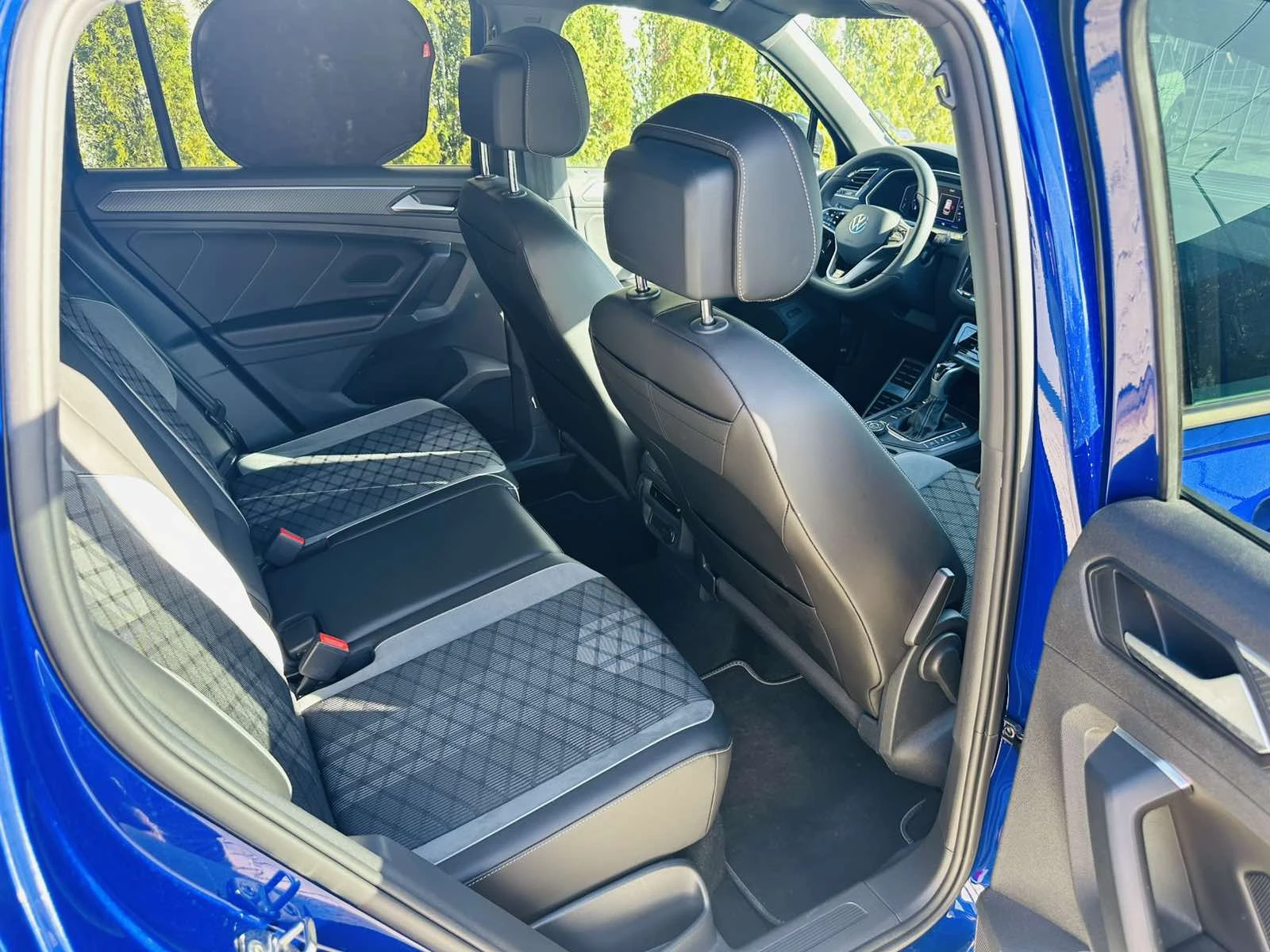 VW Tiguan 2.0i/R-LINE/4X4/, снимка 11 - Автомобили и джипове - 53785615